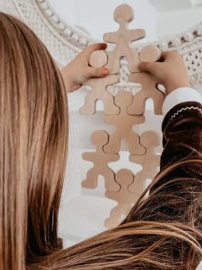 Holz-Lernspielzeug Freunde - Pädagogisches Puzzle für Kinder, fördert Kreativität und kognitive Fähigkeiten | Yoko Tower