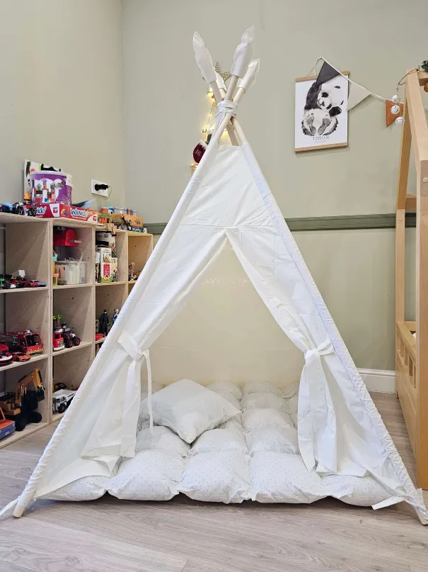 Tenda Wigwam per bambini in cotone Latte con tappeto e cuscino | YokoTower