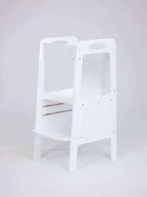 Torre Montessori Ajustable Blanca con Pizarra - Torre de Aprendizaje de Madera para Niños e Independencia | Yoko Tower