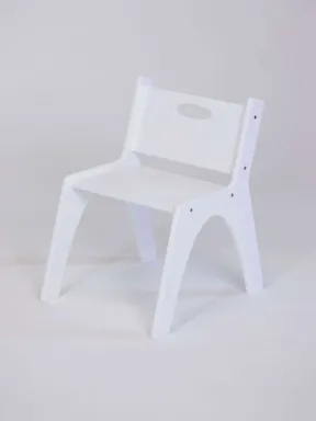 Pequeña Silla Montessori Blanca - silla de madera para la independencia | Yoko Tower