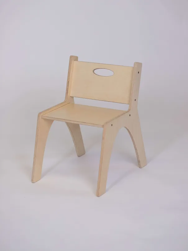 Pequeña Silla Montessori Natural - silla de madera para la independencia | Yoko Tower