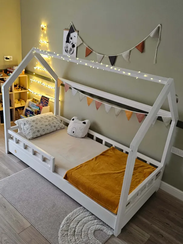 White Wooden House Bed 90x190 for Kids with Cozy Decorations | Montessori Toddler House Bed | YokoTower