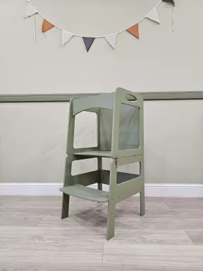 Torre de Aprendizaje Montessori Transformable SageGreen80 con pizarra - mesa y silla para niños | Yoko Tower