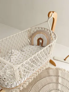 Macramé baby cradle in natural cotton, handwoven with wooden support, boho style, perfect for the nursery.