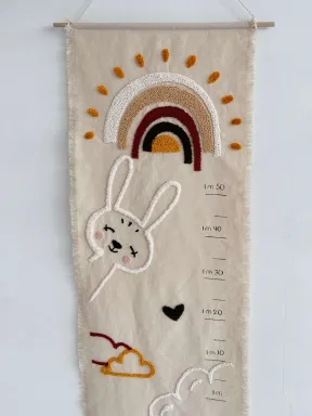 Misuratore di altezza per bambini in cotone naturale con decorazioni ricamate, ideale per la cameretta | YokoTower