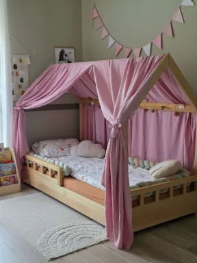 Baldacchino in mussola naturale Rosa per lettino Montessori, decorazione elegante per cameretta bambini | YokoTower
