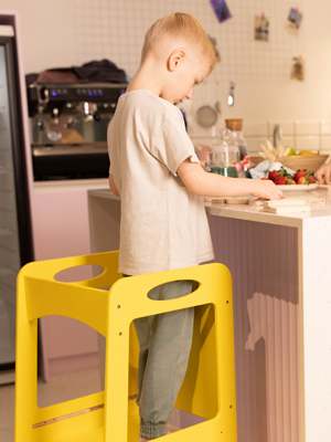 adjustable lerning tower with blackboard