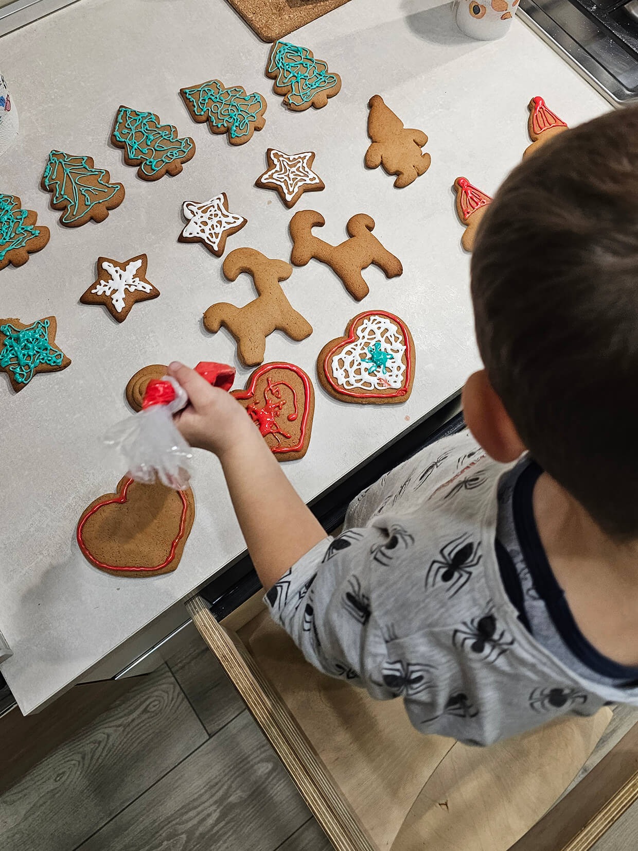 Prepara la Tua Casa per Natale con la Torre Montessori di YokoTower